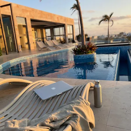 Stunning Studio/Ocean Views Pool